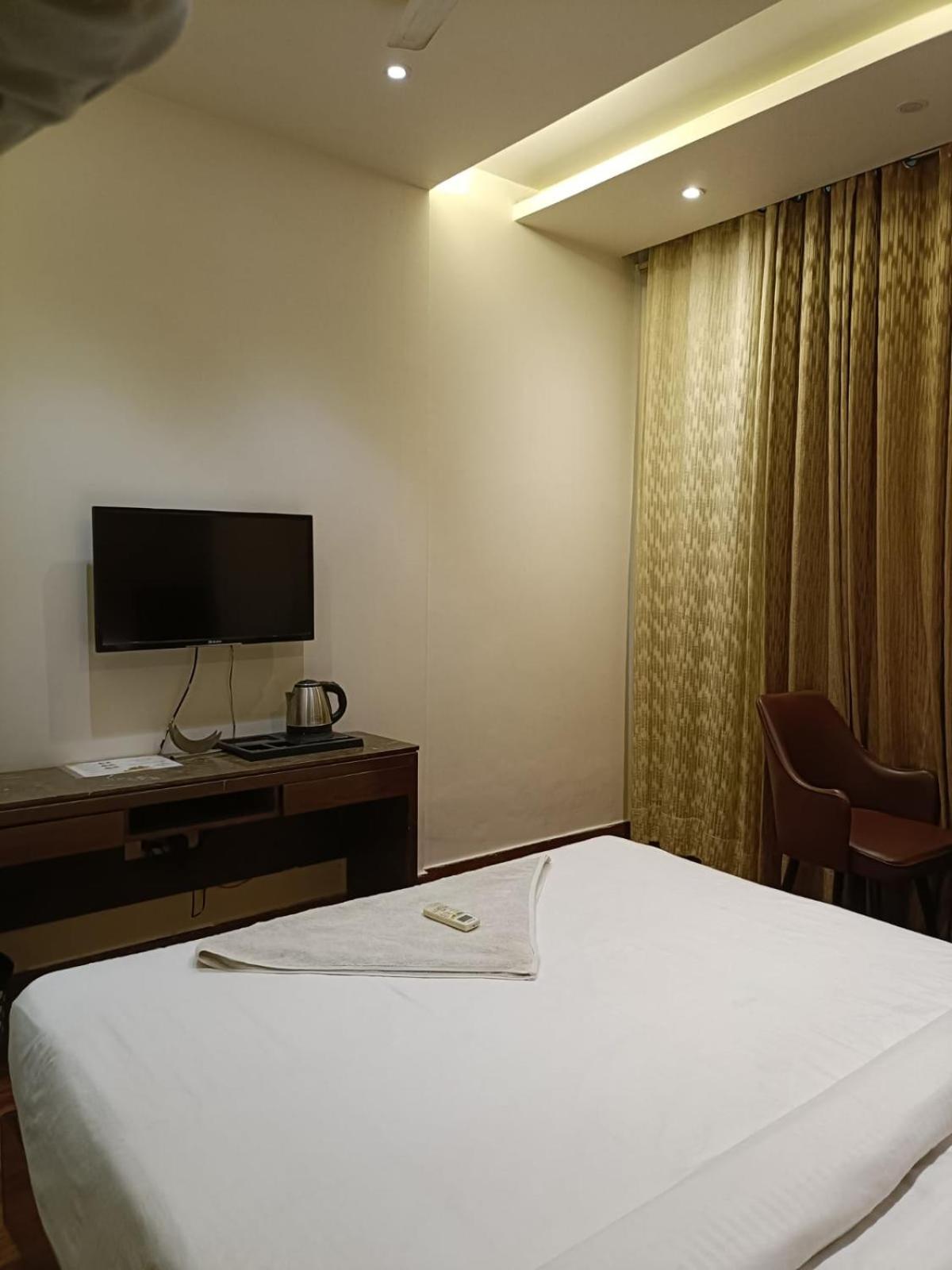 Hotel Parklane Agra (Uttar Pradesh) Exterior photo